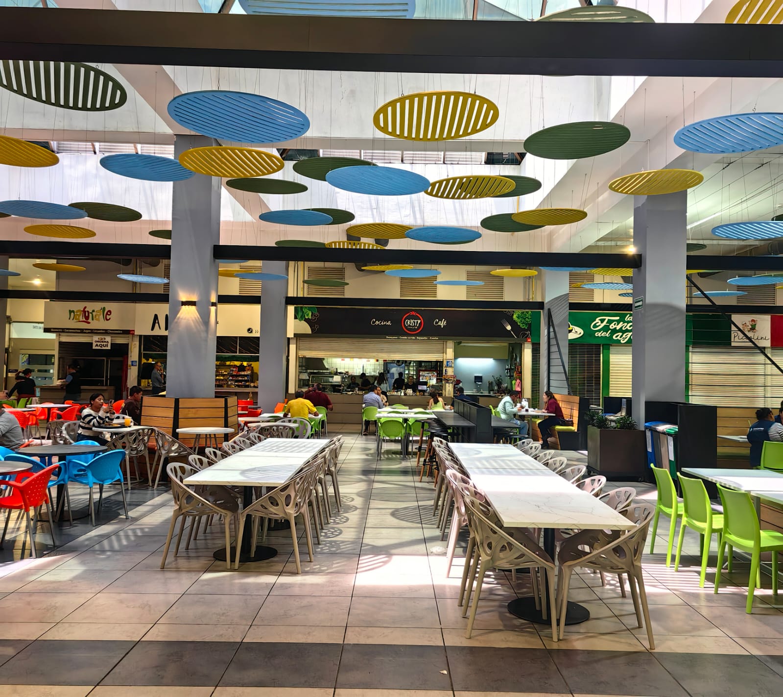 Área de comedor de plaza concentro